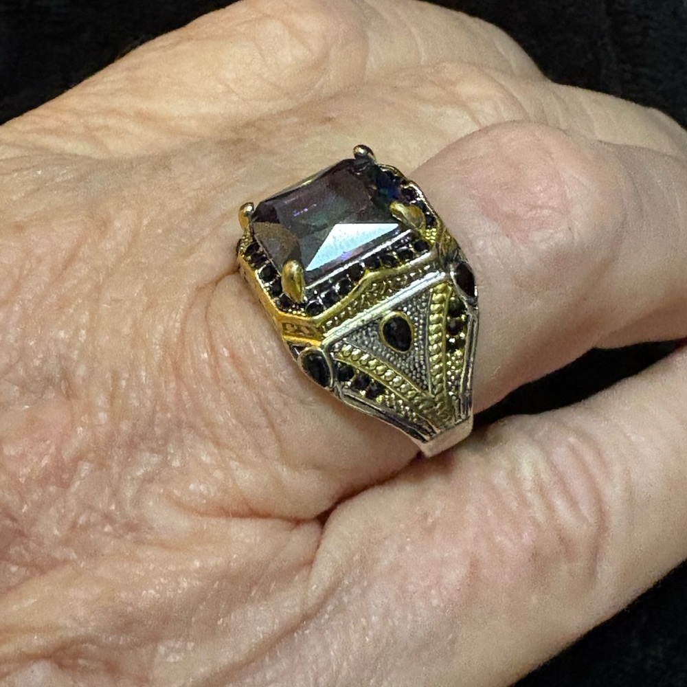 FASCINATING MULTI COLOR RING - Picture 4 of 16